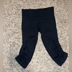 Lululemon black Capri leggings size 4 no pockets high rise